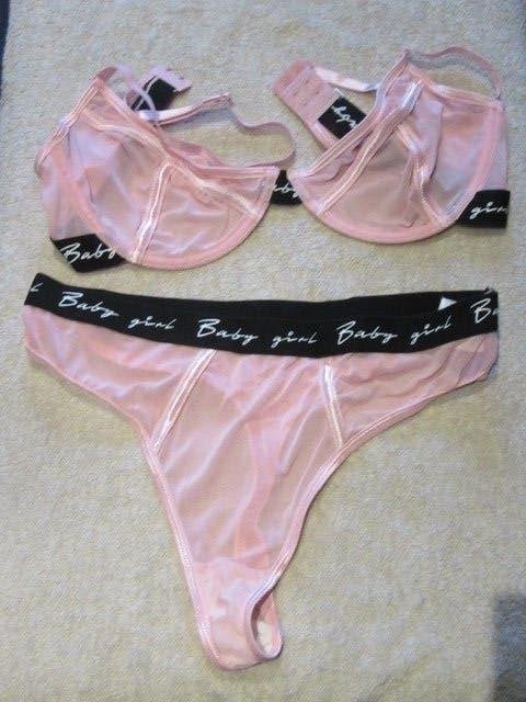 Roze bh (85C) en onderbroek / string (Large) - nieuw, Vêtements | Femmes, Sous-vêtements & Lingerie, Enlèvement ou Envoi, Rose
