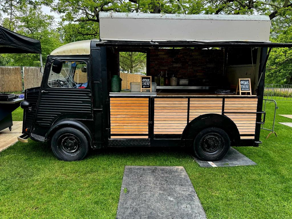 VINTAGE FOODTRUCK - TE HUUR - CITROEN HY 1967, Auto's, Citroën, Voorwielaandrijving, 3000 kg, 1600 cc, Zwart