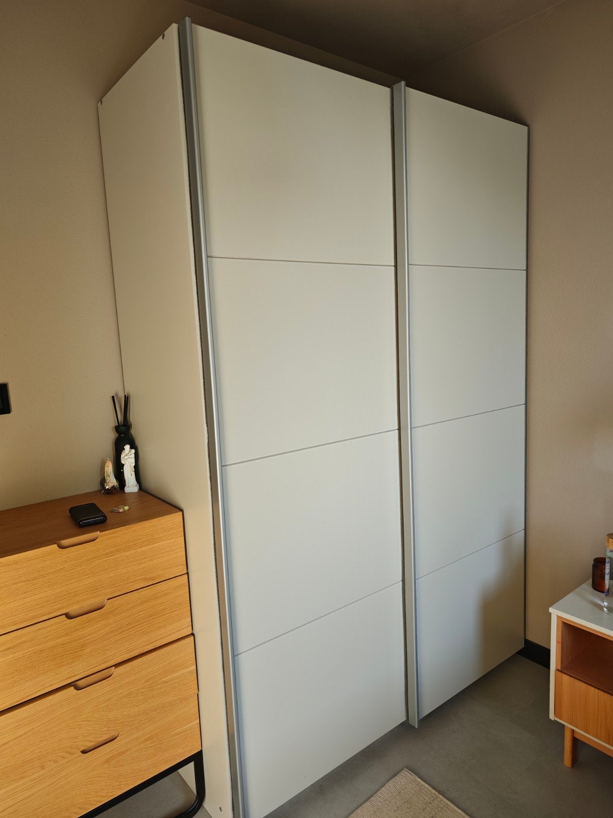 Modern Sliding Door Wardrobe – Great Condition!, Ophalen, Met deur(en), 100 tot 150 cm, 200 cm of meer