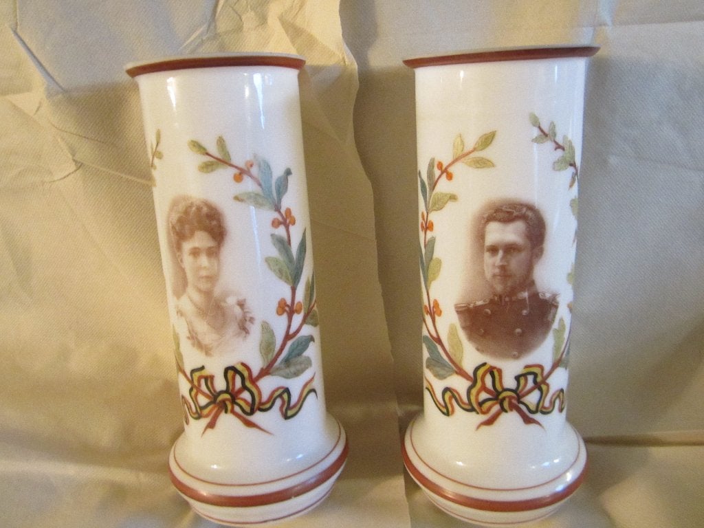 Paire de vase opaline Albert 1/ Elisabeth, Collections, Maisons royales & Noblesse, Enlèvement ou Envoi, Comme neuf, Autres types