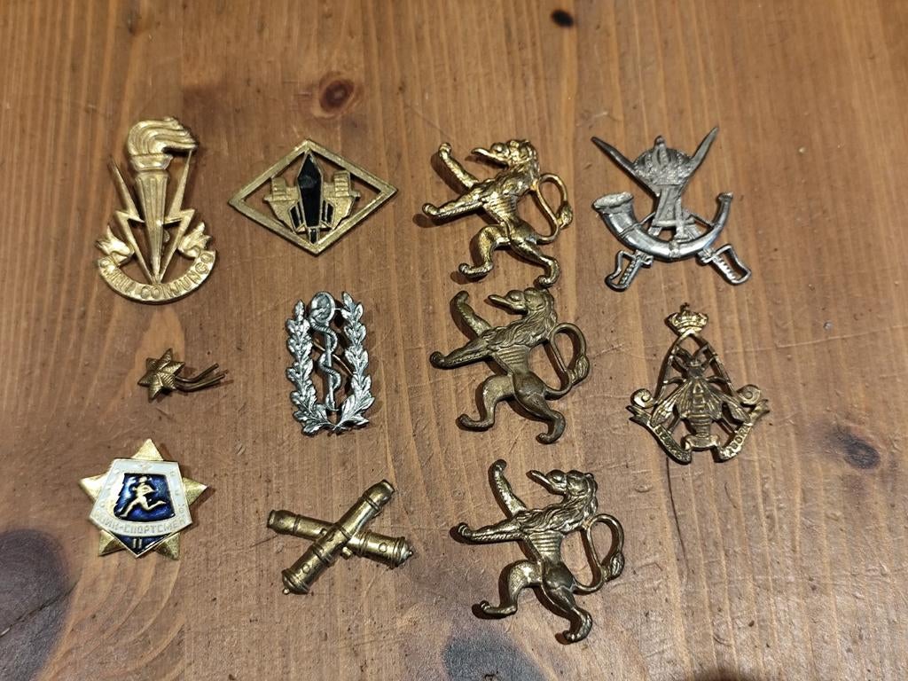 Lot 11 Militaire insignes - België en de USSR, Verzamelen, Ophalen of Verzenden
