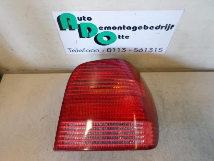Feu arrière droit d'un Volkswagen Polo (Polo 99-), Volkswagen, -, Utilisé, -