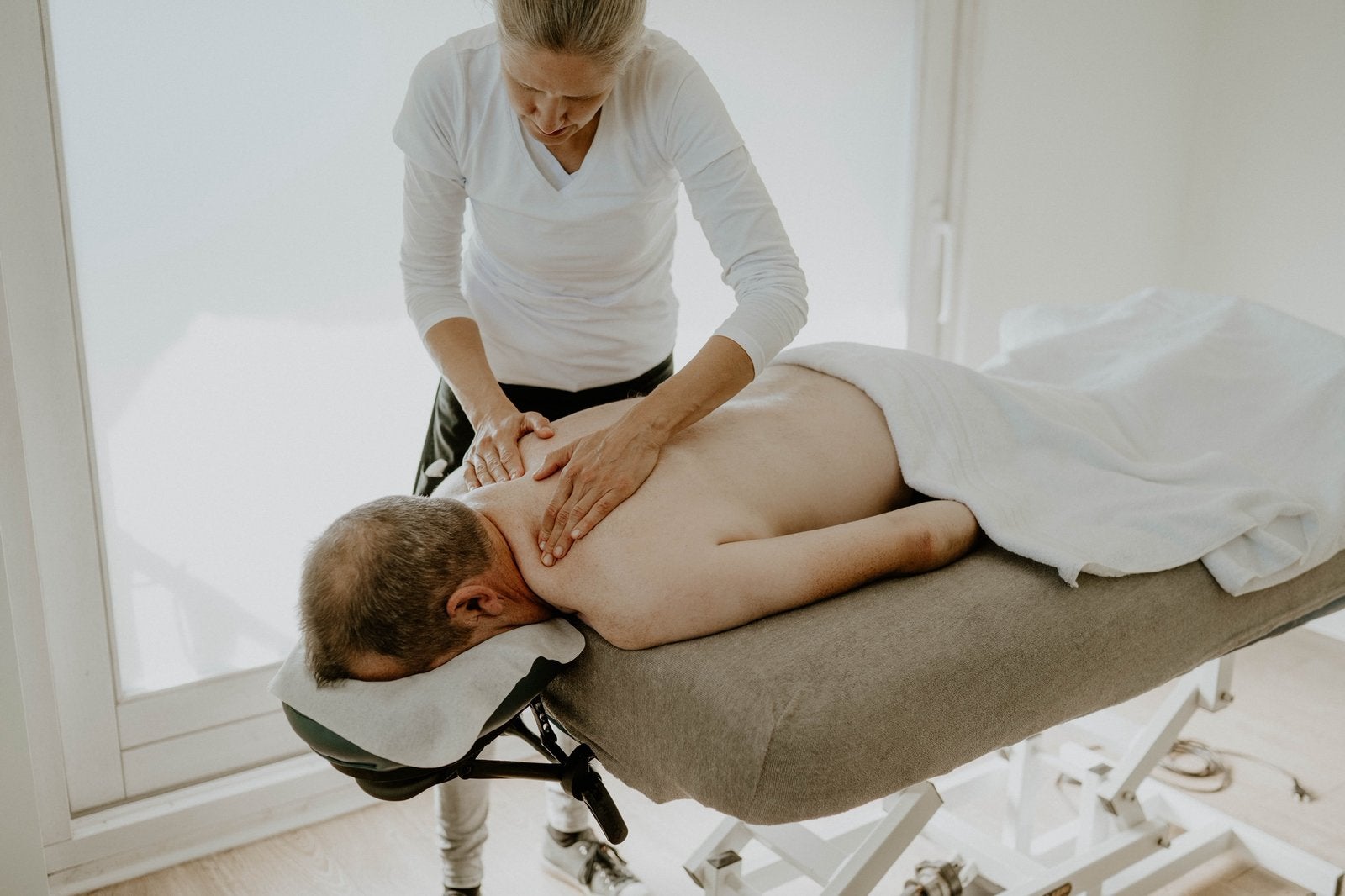 Table de massage électrique à vendre, Sports & Fitness, Produits de massage, Table de massage, Enlèvement