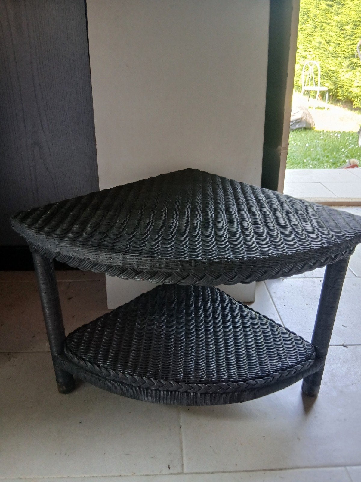 Je vends cette petite table de coin en rotin et osier, Huis en Inrichting, Woonaccessoires | Overige, Grijs