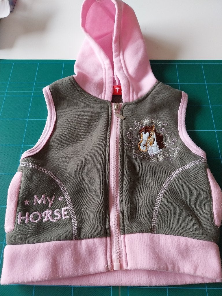 Veste sans manches rose et brun, Enfants & Bébés, Vêtements enfant | Taille 92, Comme neuf, Garçon ou Fille, Pull ou Veste, Enlèvement