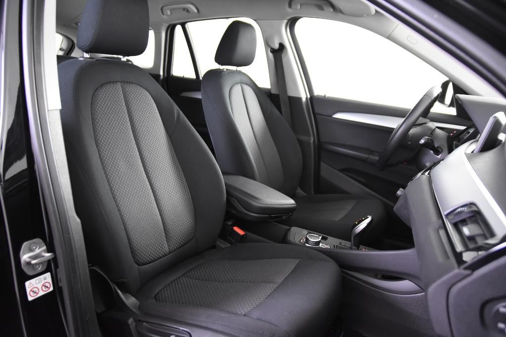 BMW X1 sDrive 16d *1ste Eigenaar*PDC*Navigatie*DAB*, Auto's, Stof, 109 g/km, Zwart, Bedrijf