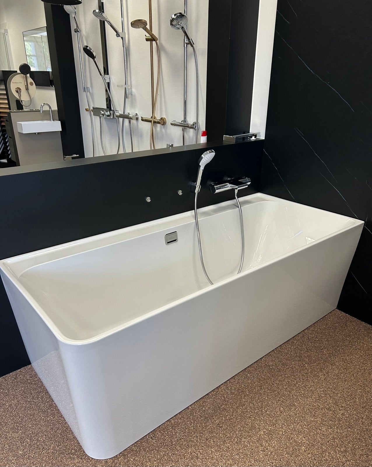 Half vrijstaand hoekbad Villeroy & Boch, Doe-het-zelf en Bouw, Sanitair, Ophalen, Nieuw, Bad