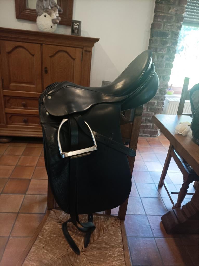 Selle de dressage et sac de transport, Utilisé, Dressage