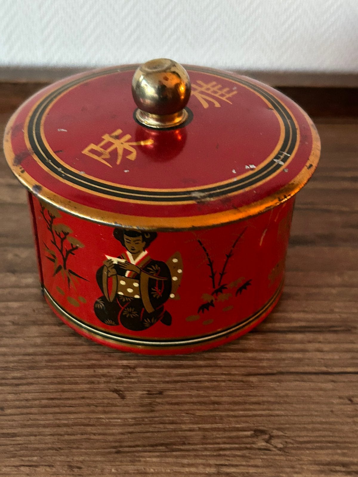 Messmer boite à thé ronde en tôle, rouge et doré , 1960, Collections, Enlèvement, Comme neuf, Thé