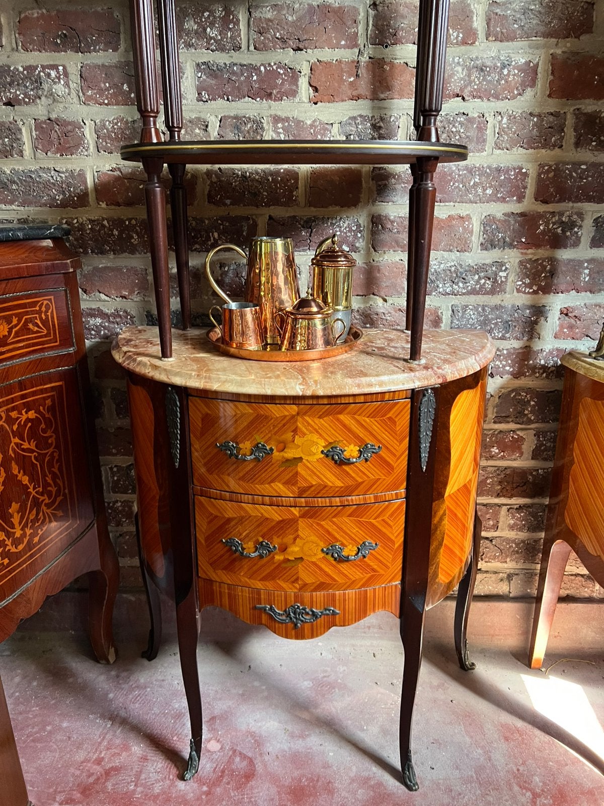Antieke commode, klokken, Ophalen