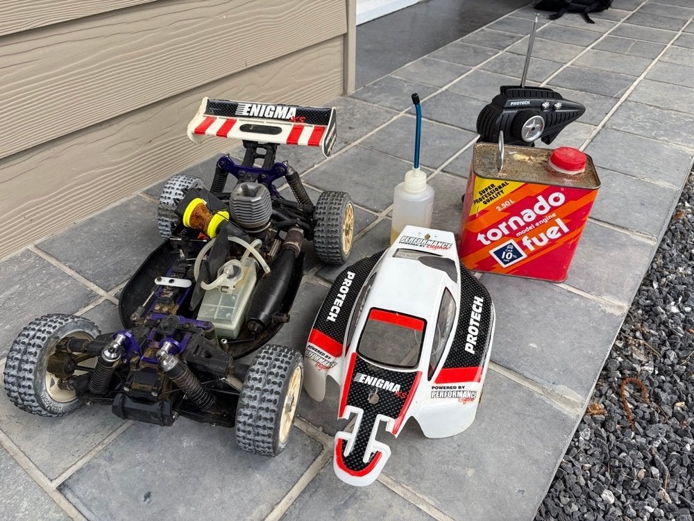 Protech Enigma XS (défectueux) à l'échelle 1/8 pour buggy RC, Hobby & Loisirs créatifs, Voitures miniatures | 1:5 à 1:12, Enlèvement