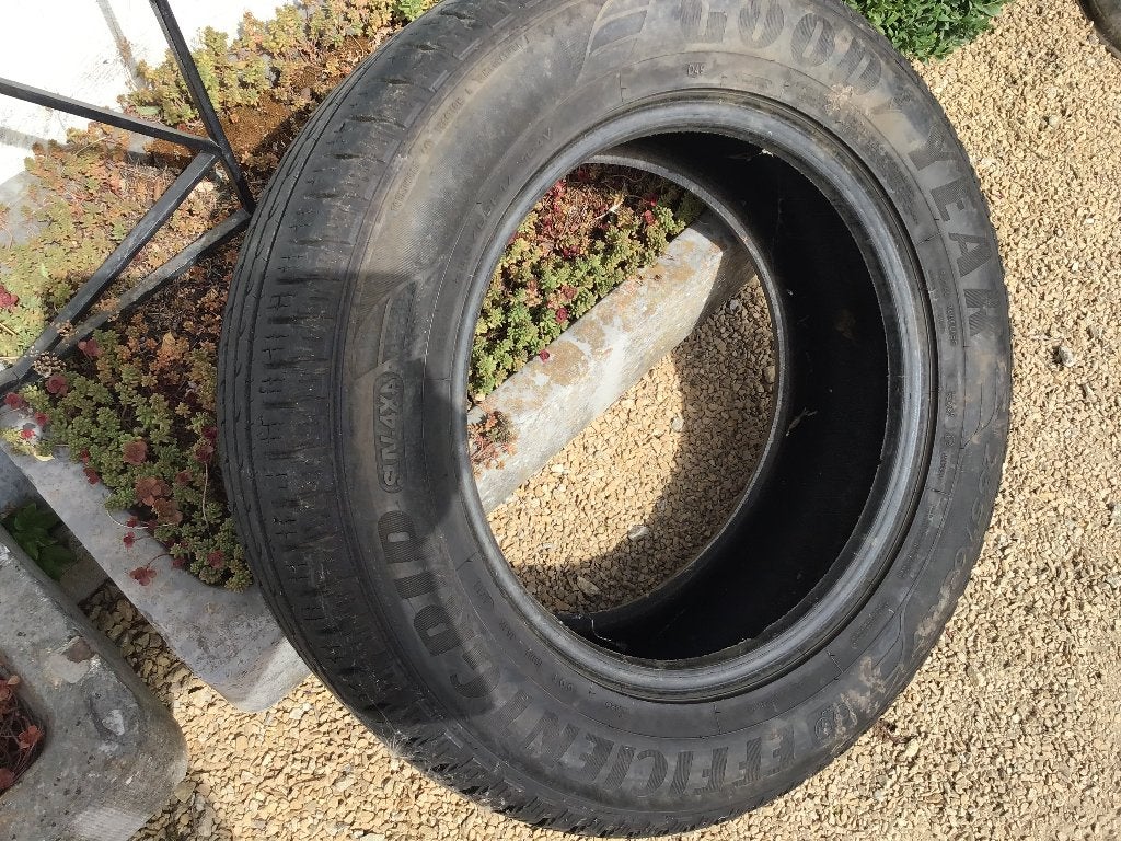 Goodyear efficiënt grip, Enlèvement, Pneu(s)
