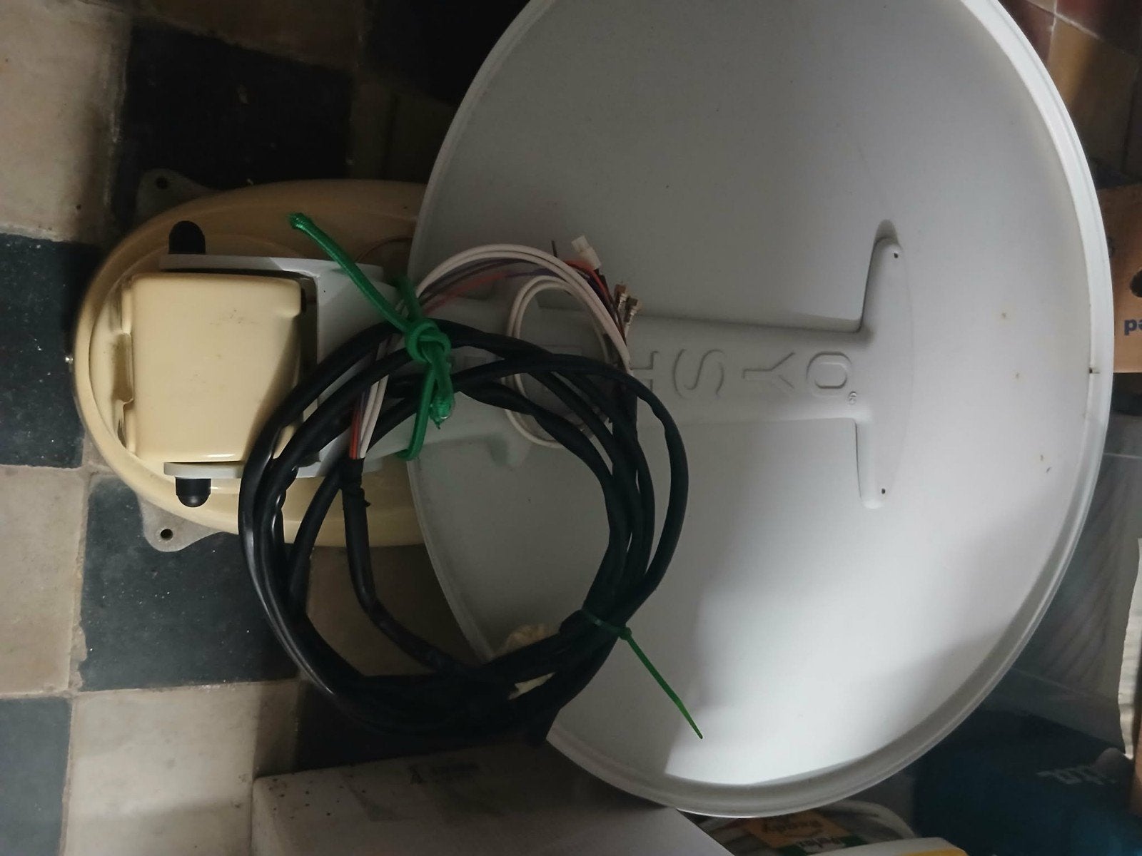 ANTENNE SATTELITE OYSTER, Enlèvement