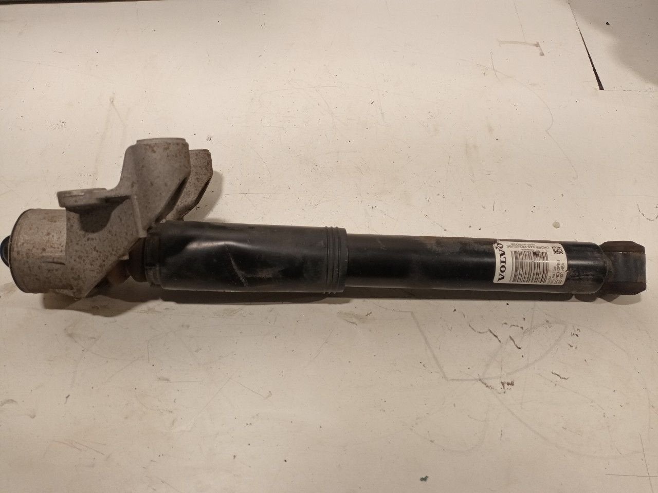Schokbreker links achter Volvo XC60, Onderdelen@venauto.nl, Van der Ven Autorecycling B.V., Ettenseweg 76, 4706 PB Roosendaal, The Netherlands
