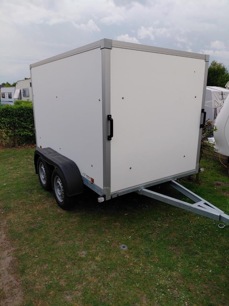 Gesloten aanhangwagen, Ophalen, Nieuw