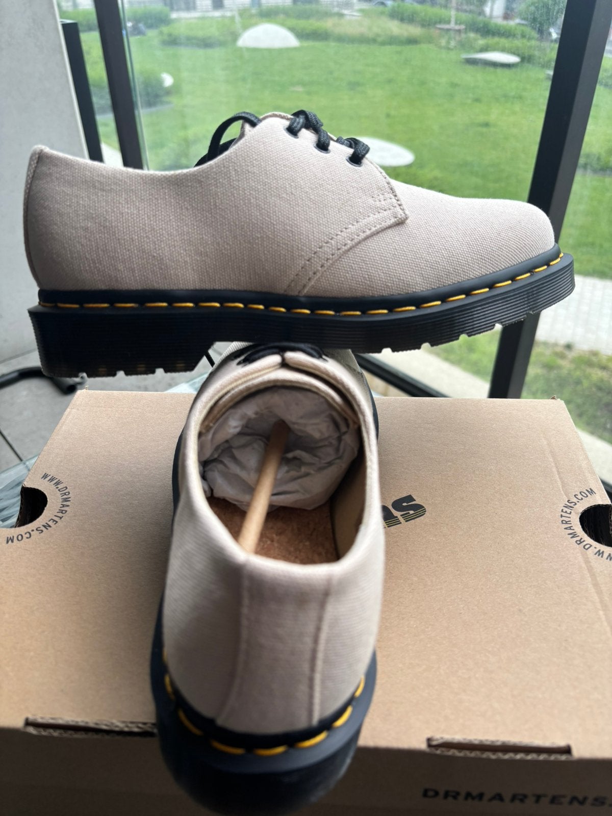 Dr Martens, Neuf, Enlèvement ou Envoi, Beige, Chaussures basses