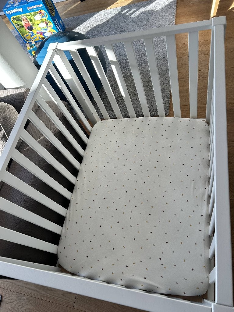 Babybox Mila wit + matras + lakens - In uitstekende staat, Ophalen, Zo goed als nieuw, Rechthoekig, In hoogte verstelbaar