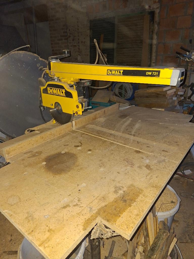 Scie dewalt, Enlèvement ou Envoi, 1200 watts ou plus, 70 mm ou plus, Comme neuf