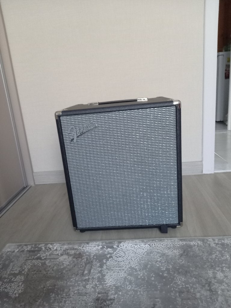 Fender bascombo te koop, Ophalen, Zo goed als nieuw, Basgitaar, 100 watt of meer