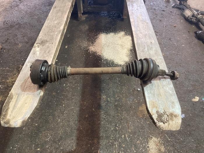 Aandrijfas links-voor van een Volkswagen Golf, Gebruikt, -, Volkswagen, -