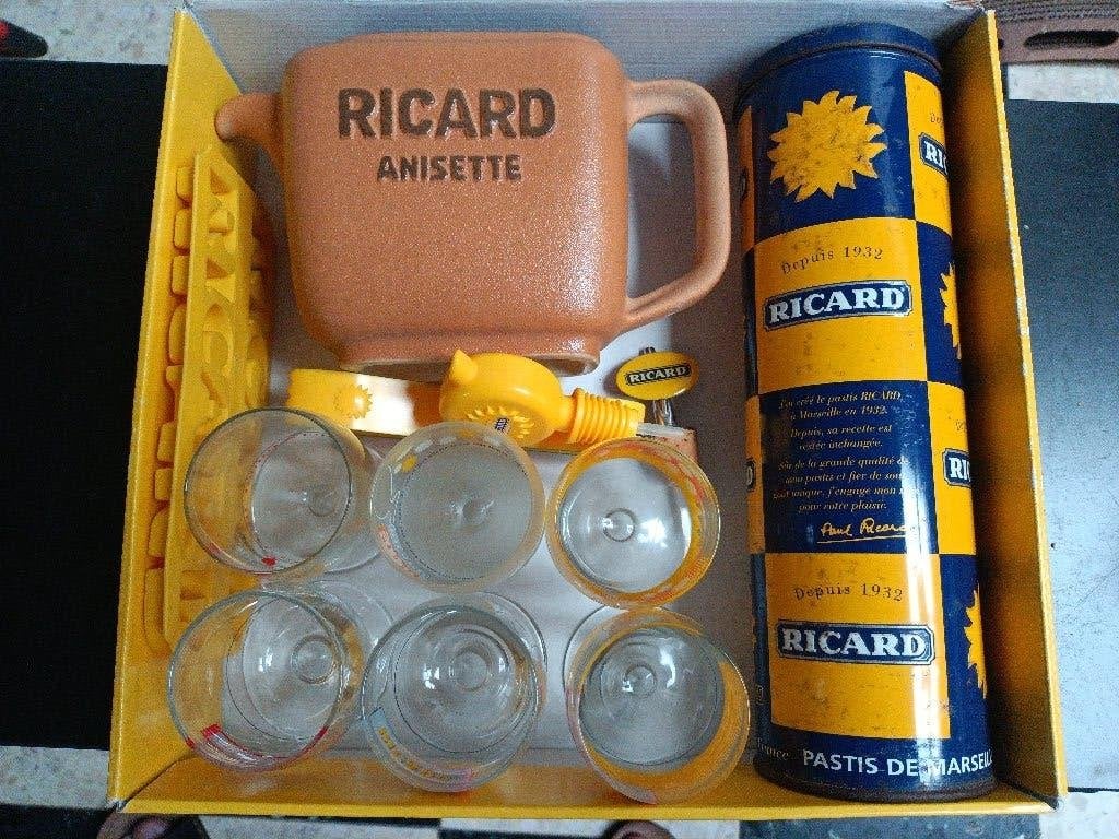 lot met ricard spullen, Ophalen, Zo goed als nieuw