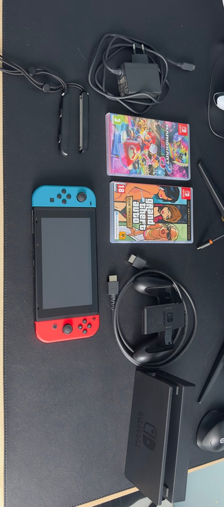 Nintendo Switch met accessoires, 256 GB SD-kaart + 2 games, Ophalen, Zo goed als nieuw