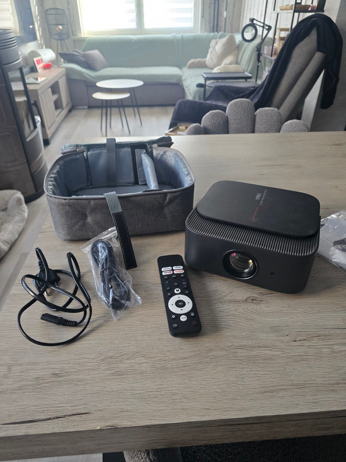 projector  met staander en opblaasbare  scherm, Ophalen