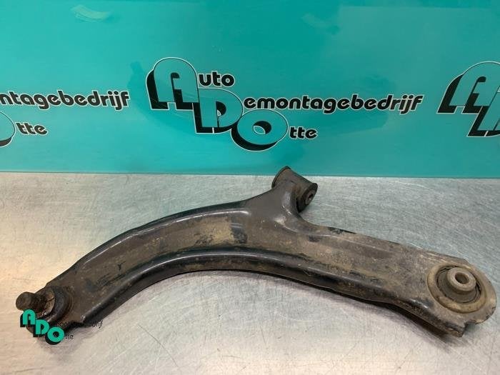 Bras de suspension avant gauche d'un Renault Clio (Clio 3 06, Renault, -, 3 mois de garantie, Utilisé
