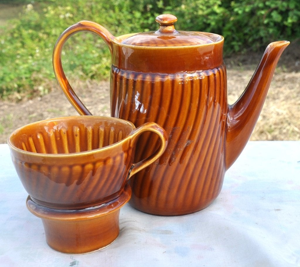 cafetière avec son fitre en faience boch, Enlèvement ou Envoi