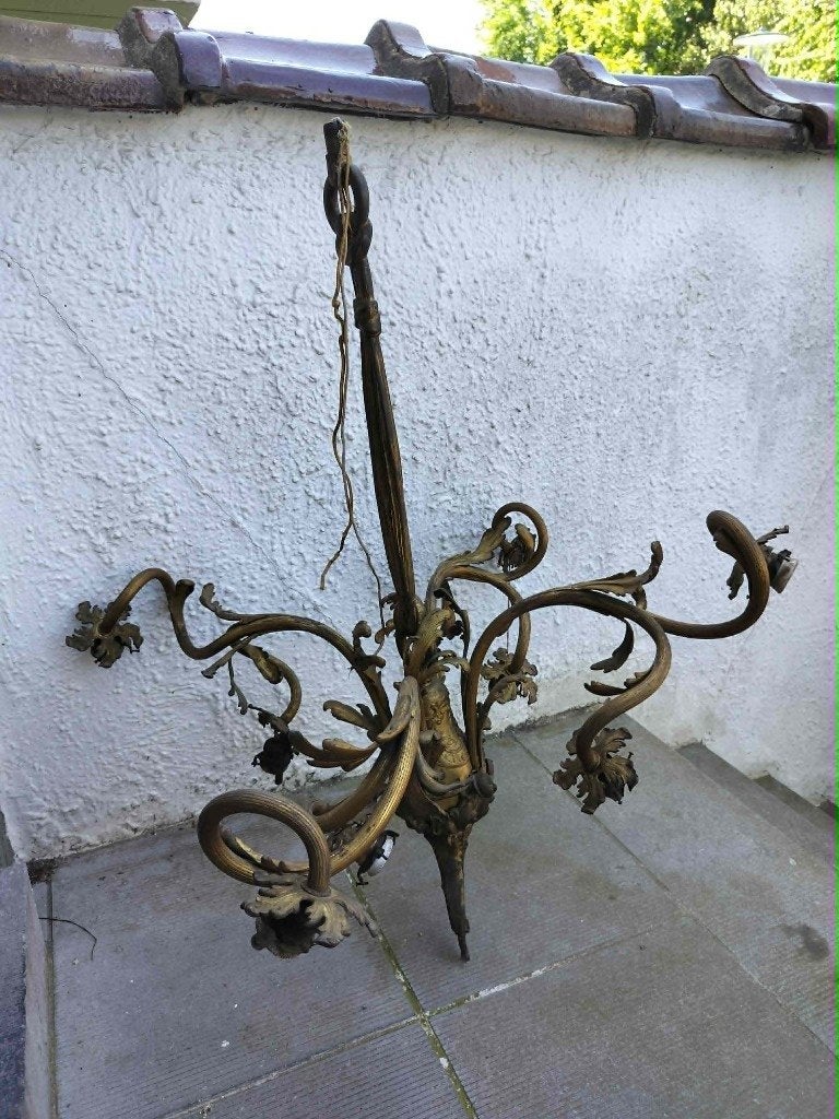 Grote antieke vergulde bronzen kroonluchter, Ophalen