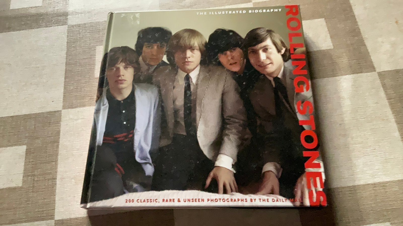Rolling stones - the illustrated biography, Ophalen of Verzenden, Nieuw