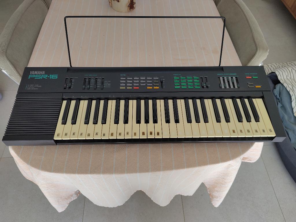 Yamaha PSR-16, Ophalen, Gebruikt, 61 toetsen, Yamaha