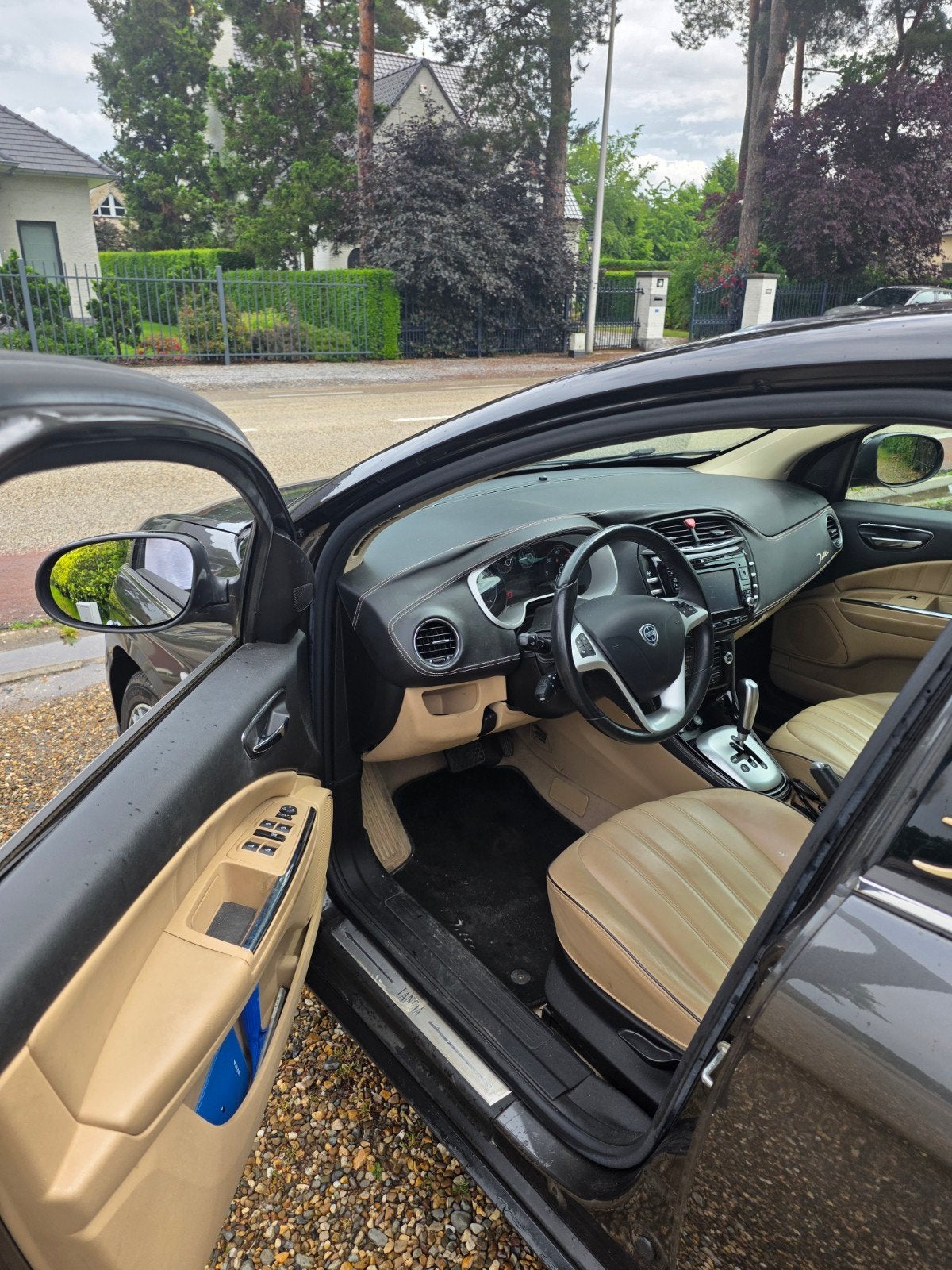 Lancia Delta 1.6 Mtj Automaat full optie 1ste eigenaar, Auto's, Beige, 4 cilinders, Leder, Bedrijf
