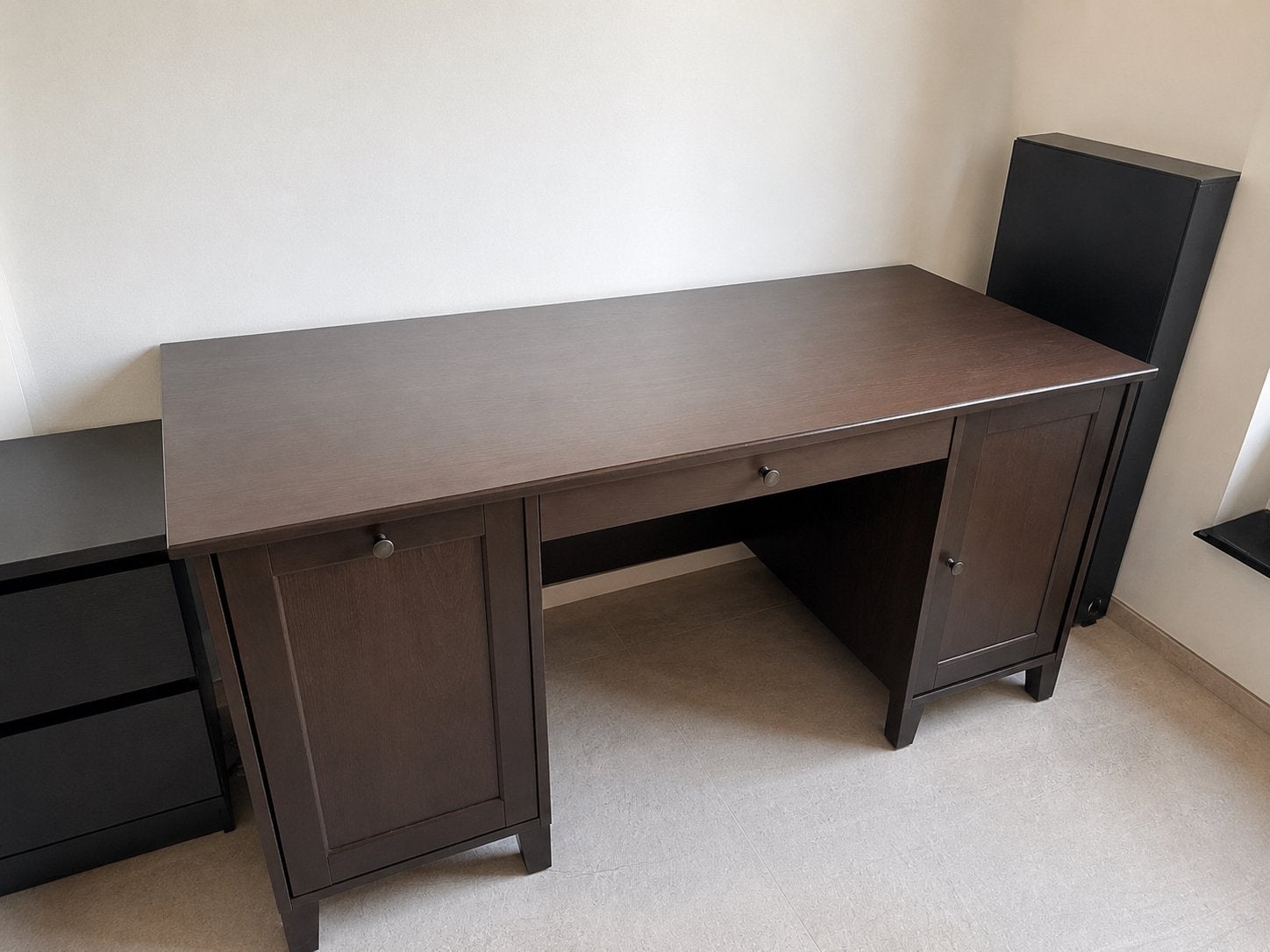Bureau IKEA IDANÄS brun foncé – Très bon état, Hout, Bruin, Ophalen of Verzenden, Zo goed als nieuw