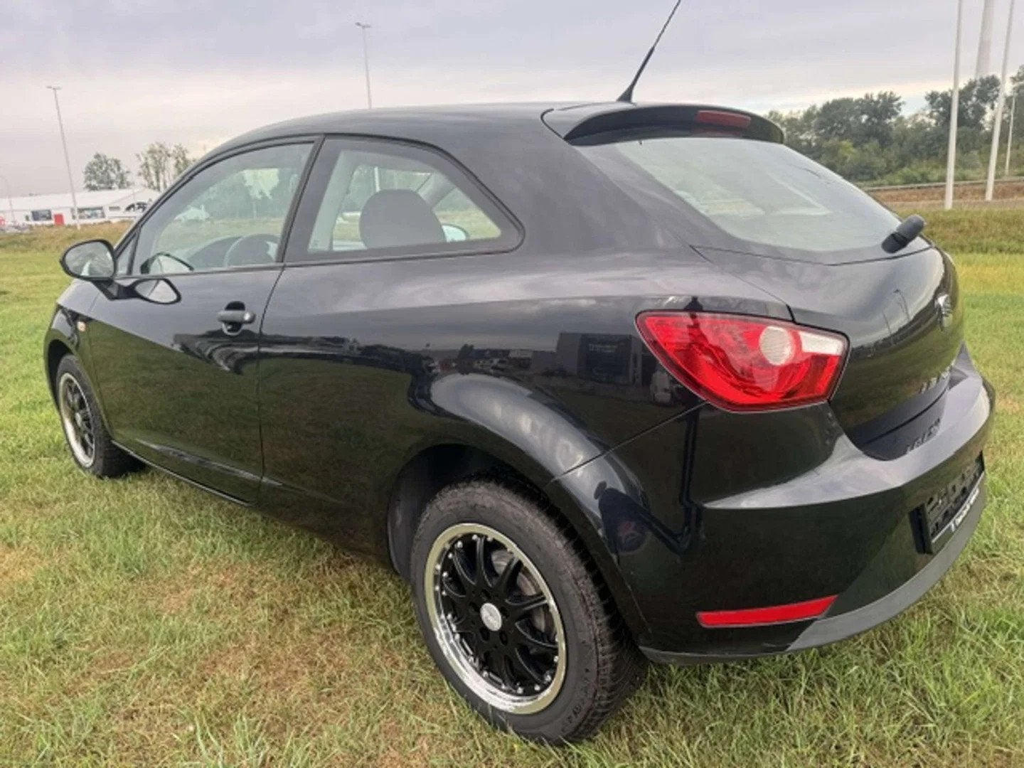 SEAT Ibiza Ibiza 1.2i / 95.000km / Garantie 12m. (bj 2013), Euro 5, Gebruikt, Zwart, Electronic Stability Program (ESP)