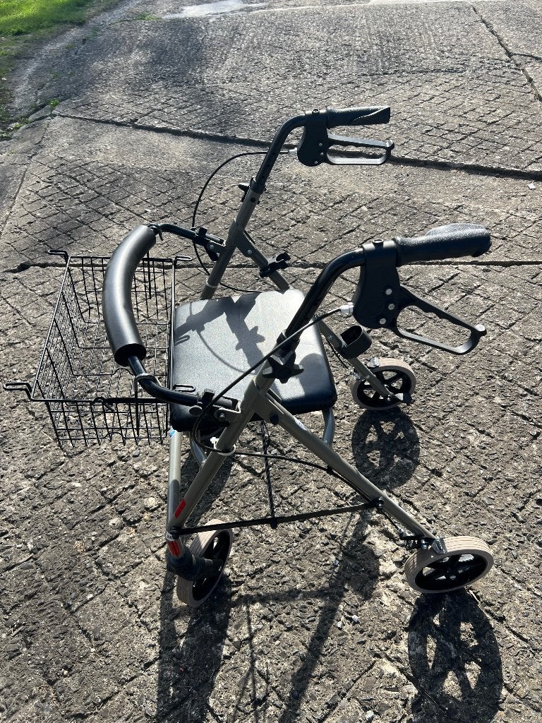 Rollator 4 roues avec siège et panier, Divers, Enlèvement, Pliable, Comme neuf
