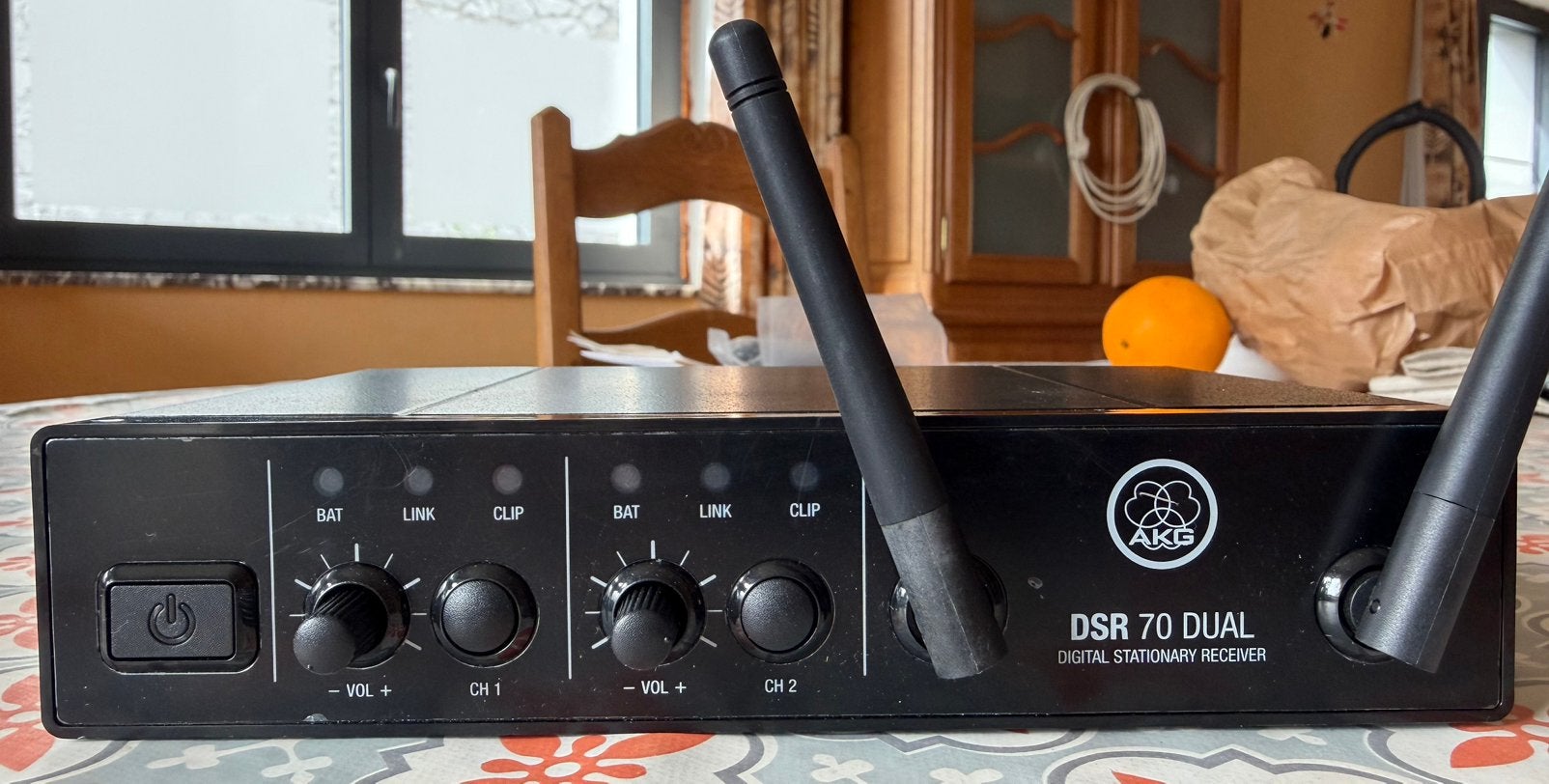 AKG. Système sans fil, récepteur DSR70 Dual, 1émetteurDPT70, Enlèvement, Comme neuf