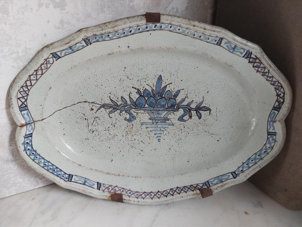 Antieke ovale 'cul de noir' Rouen blauw wit faience schaal, Enlèvement ou Envoi