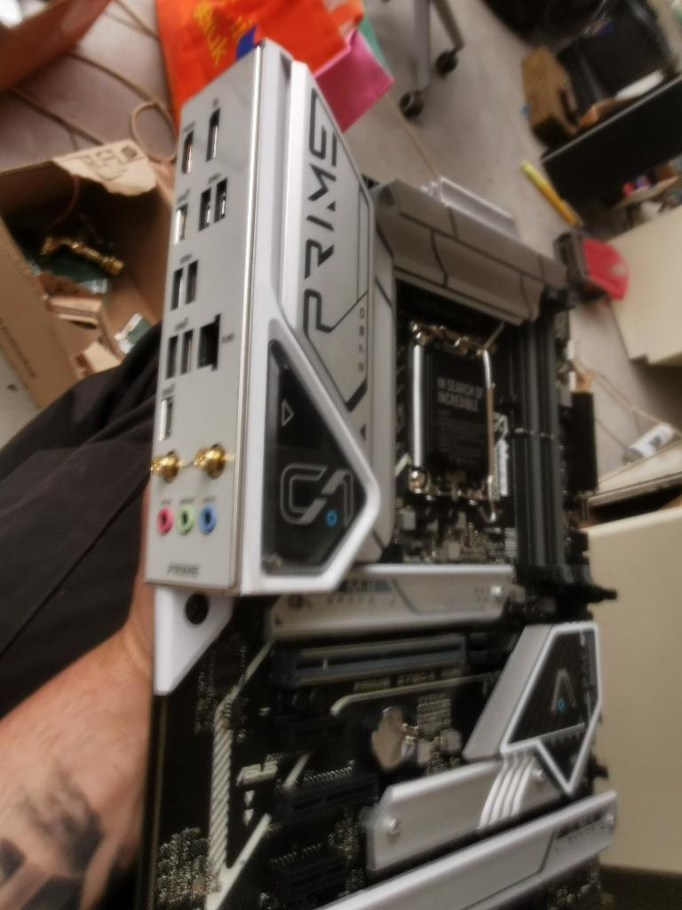 ASUS Prime Z790-A wifi met gebogen socket pins, Informatique & Logiciels, Cartes mères, Ne fonctionne pas, Intel, DDR5, Enlèvement ou Envoi