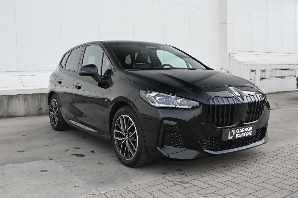 BMW 216i Active Tourer (M-pack) / 2024 / 32500km / benzine, Auto's, Zwart, Bedrijf, USB, Voorwielaandrijving