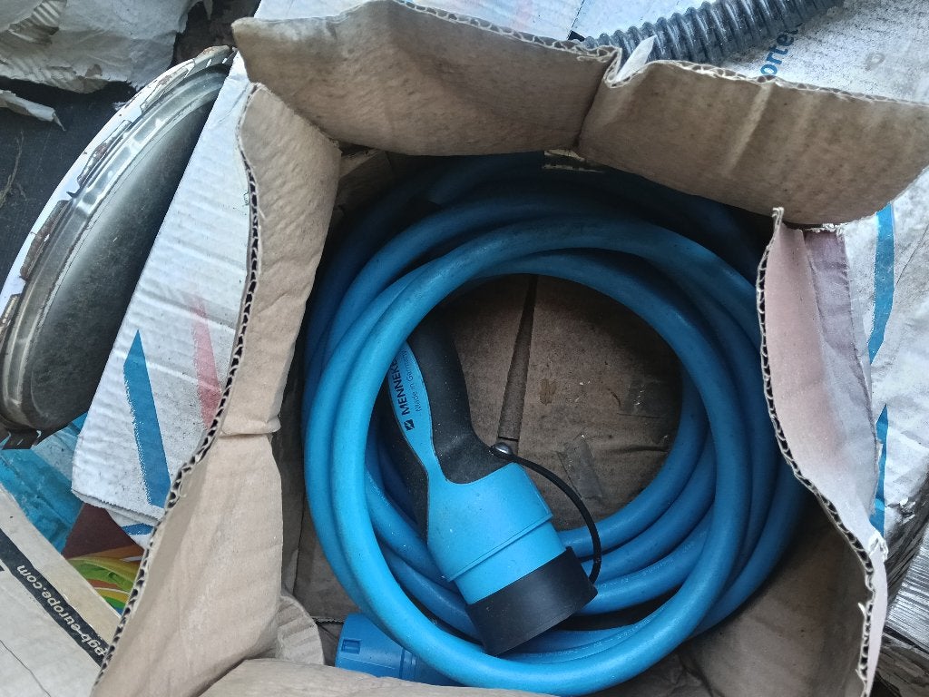 Laadkabel Mennekes Tesla model 3 S 32A 400V, Auto diversen, Laadpalen, Ophalen of Verzenden, Zo goed als nieuw, Laadkabel