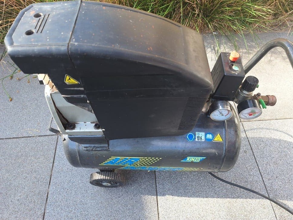 Kinzo 24lt 8bar air compressor, Doe-het-zelf en Bouw, Minder dan 25 liter, Ophalen, Gebruikt, 6 tot 10 bar