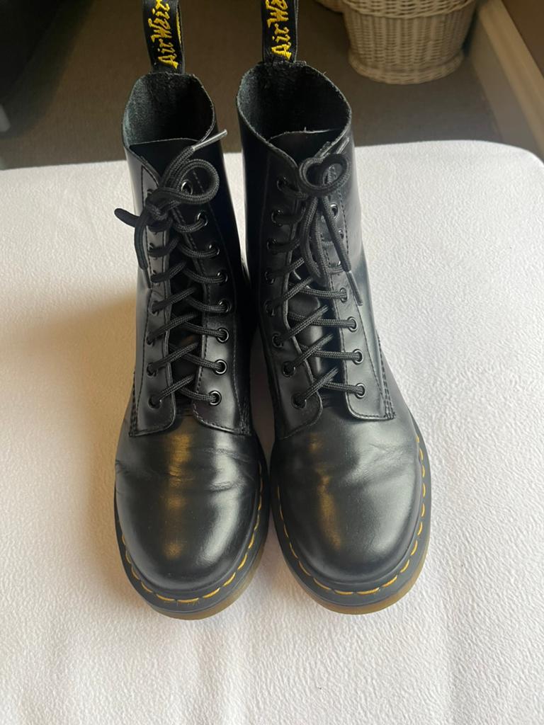 Dr martens maat 40, Kleding | Dames, Schoenen, Ophalen of Verzenden, Zo goed als nieuw