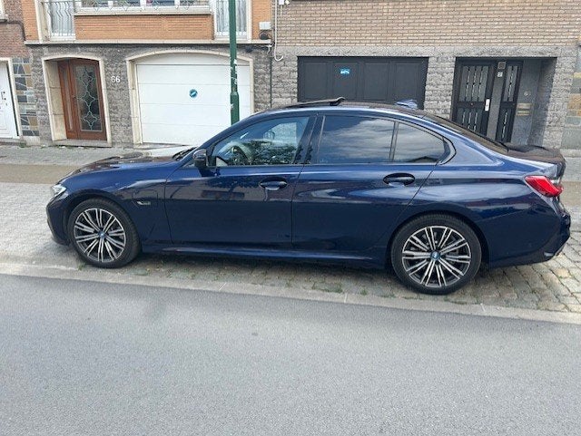 Bmw serie 3, Cuir et Alcantara, Achat, Entretenue par le concessionnaire, Noir