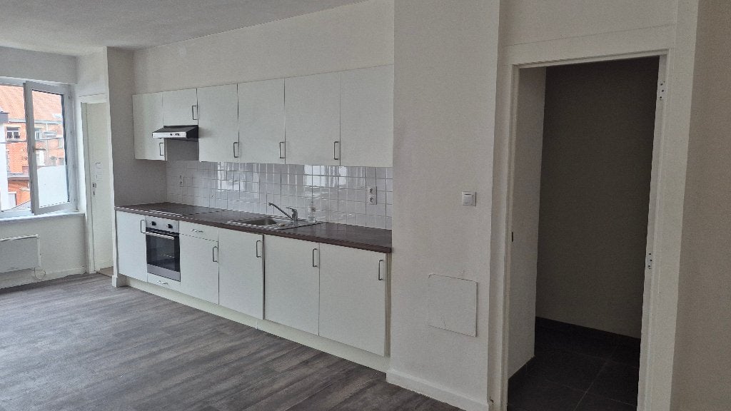 Te huur: éénslaapkamerappartement van ca. 60 m² in Roeselare, 50 m² of meer, Provincie West-Vlaanderen
