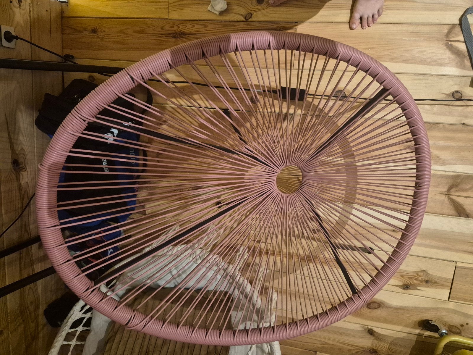 2 roze tuinstoelen, Ophalen