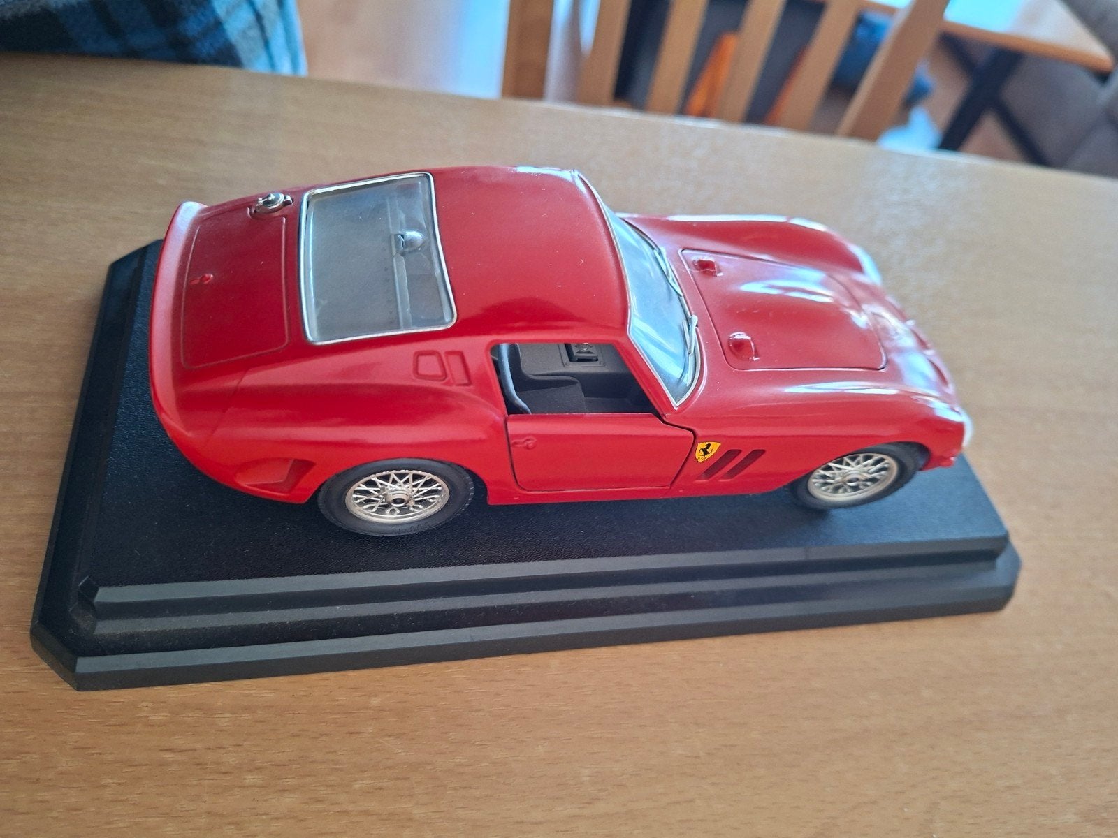 Bburago Ferrari 250 GTO 1962 rood – modelauto met display, Enlèvement ou Envoi, Comme neuf, Voiture, Burago