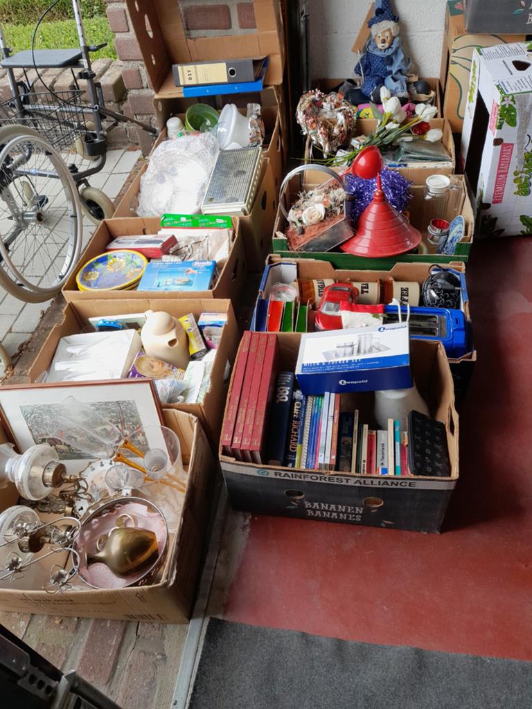 Lot bananedozen met gerief voor rommelmarkten of garageverko, Diversen, Ophalen