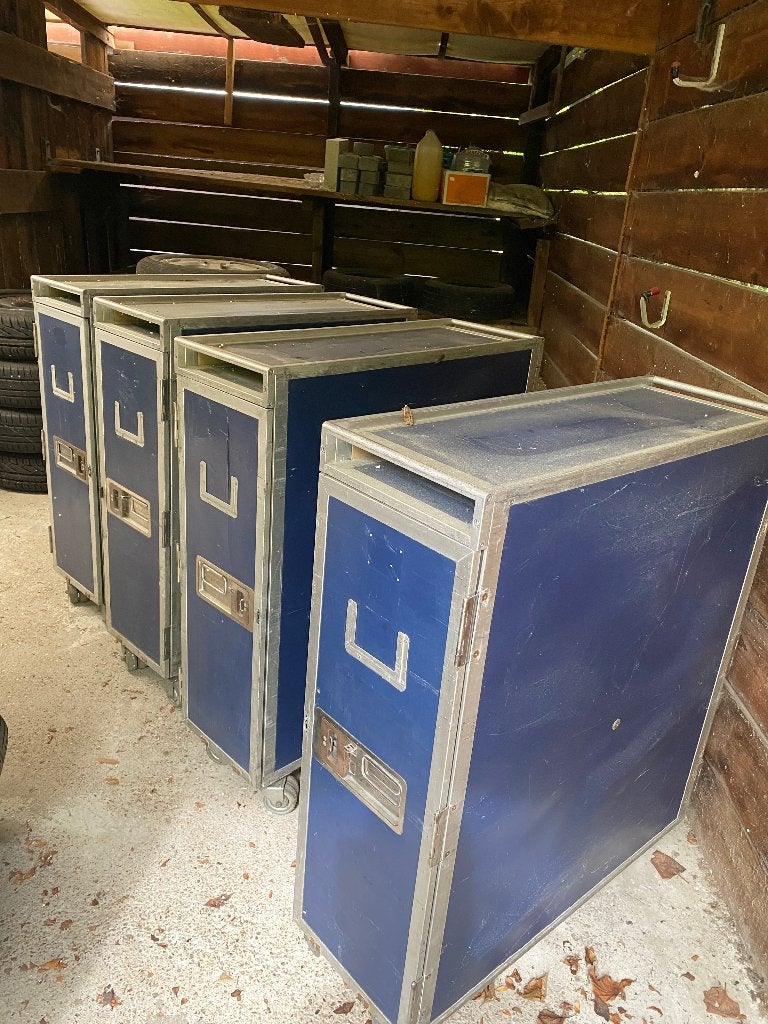 Vintage vliegtuig trolley’s, Enlèvement