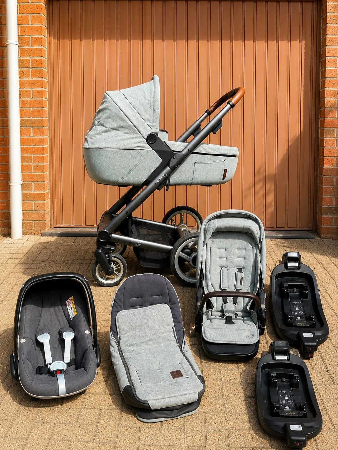 Complete Mutsy set + Maxi-Cosi + 2 ISOFIX-bases, Kinderen en Baby's, Ophalen, Zo goed als nieuw, Kinderwagen, Maxi-Cosi